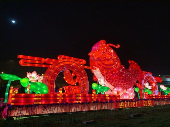玉壺光轉，一夜魚龍舞