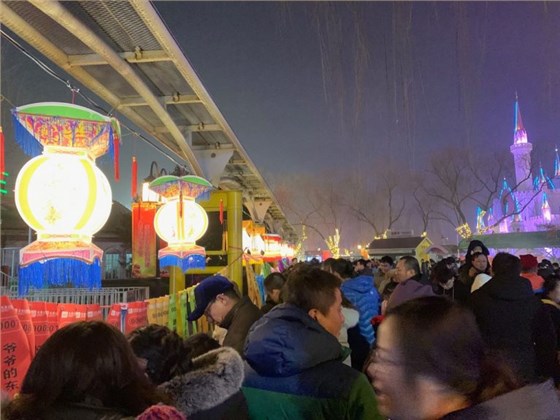 望千門如晝，嬉笑游冶